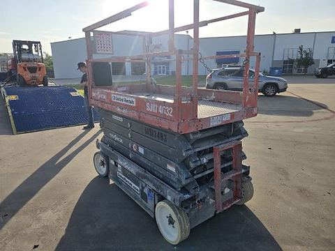2016 SKYJACK SJIII4632 Scissor Lift 30-35' Electric 46-48" Wide