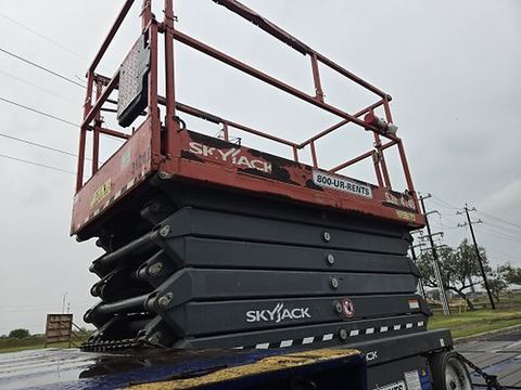 2016 SKYJACK SJIII4740 Scissor Lift 39-40' Electric 45-48"Wide