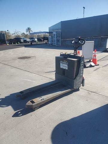 2016 TOYOTA 8HBW23 Jack Pallet 4000-4500# Electric