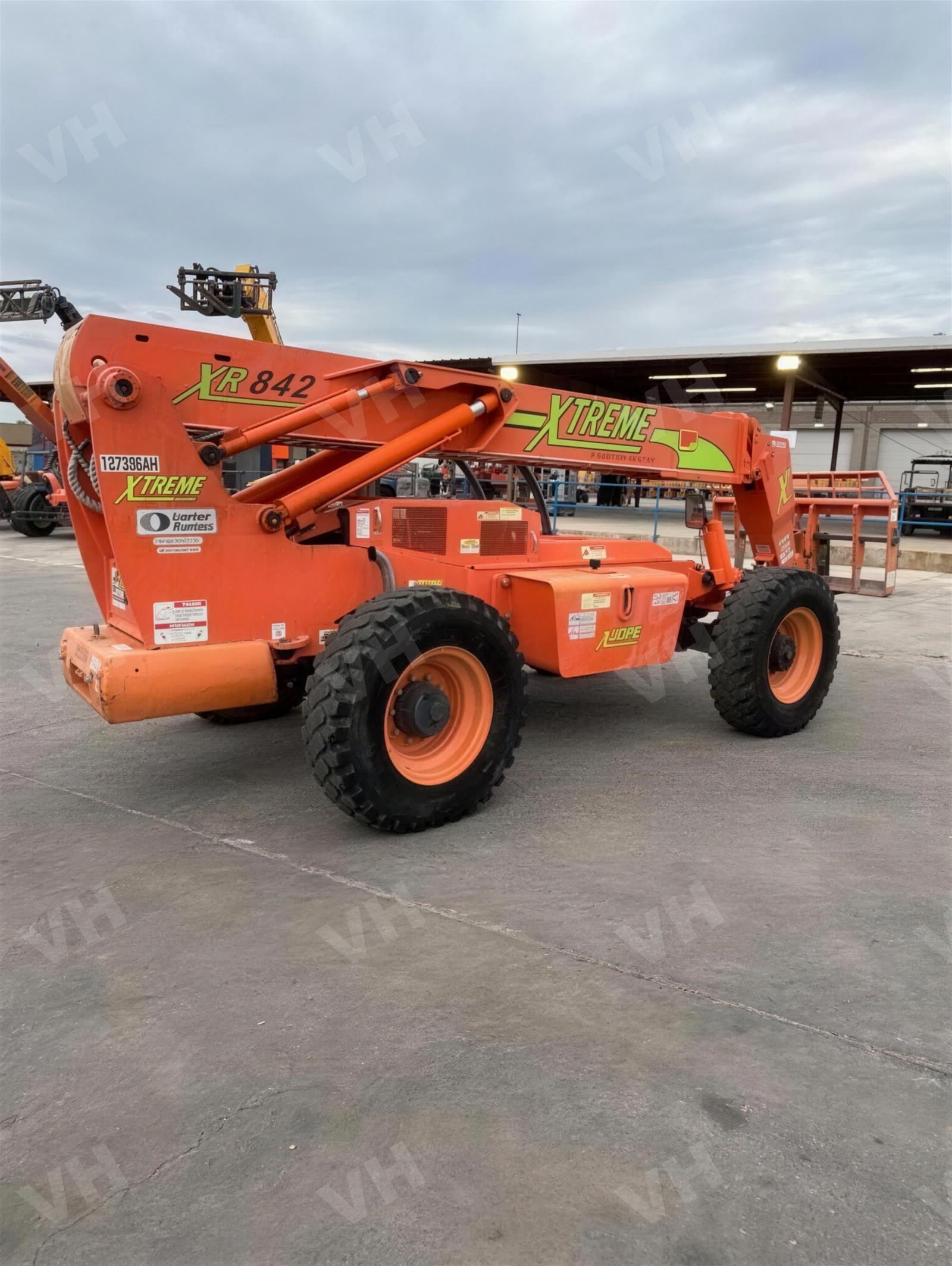 2016 Xtreme XR842 FORKLIFT VARIABLE REACH 8000# 40-49' photo 4