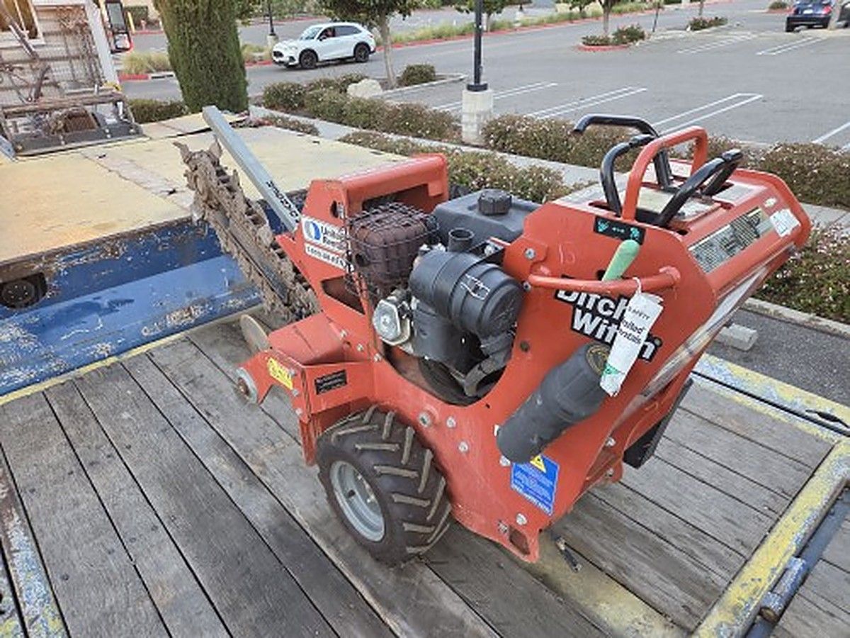 DITCHWITCH C14 photo 3