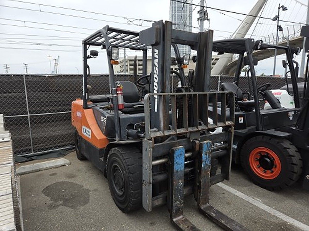 2017 DOOSAN D55C-7 for sale in Las Vegas, NV