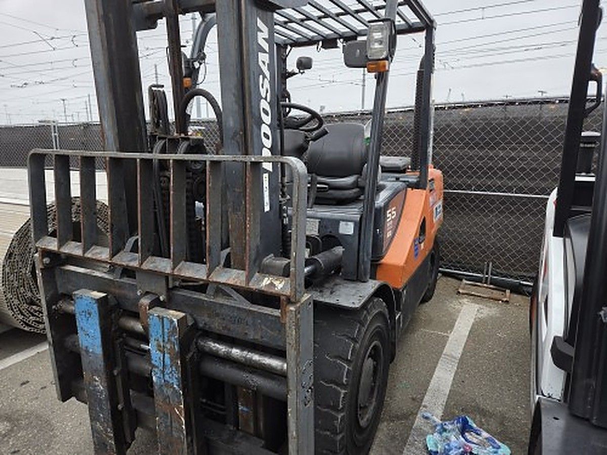 DOOSAN D55C-7 photo 2