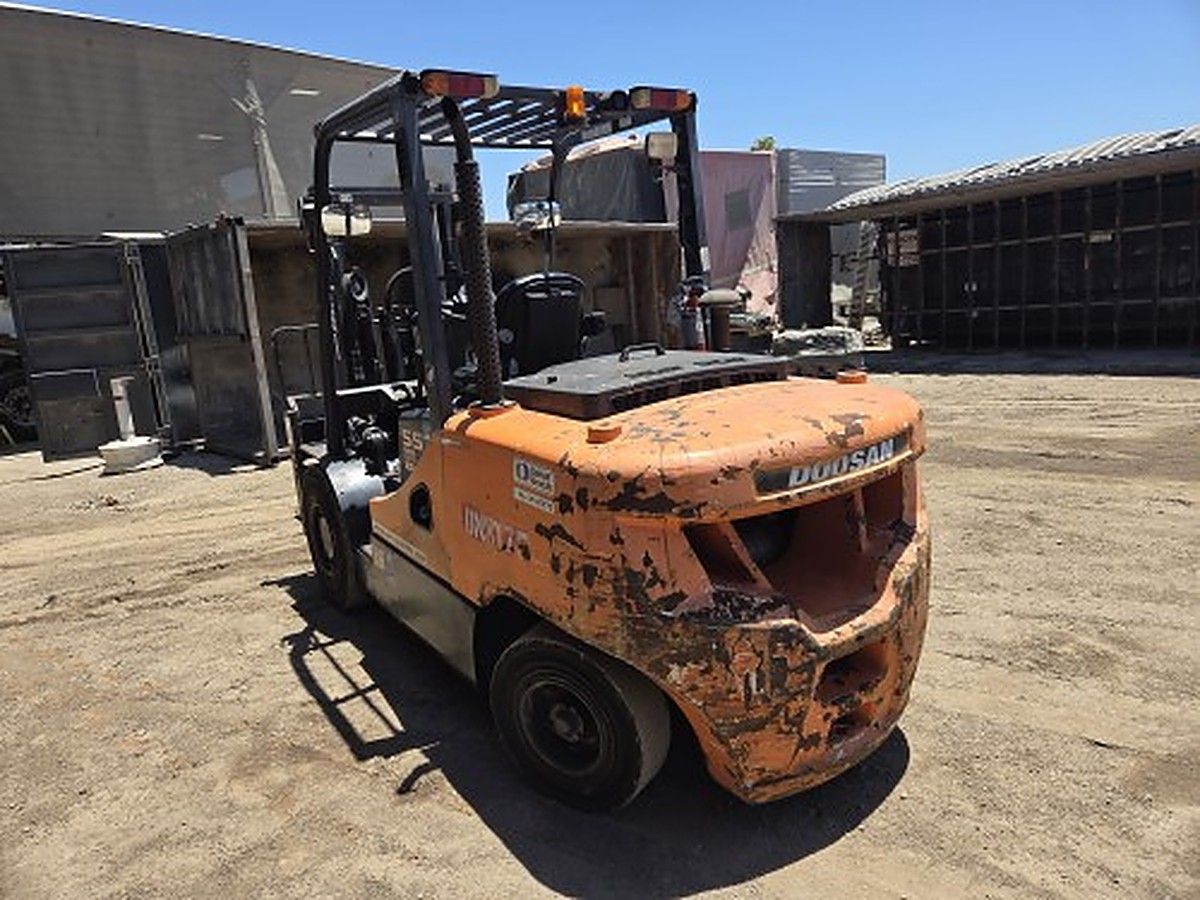 DOOSAN D55C-7 photo 2
