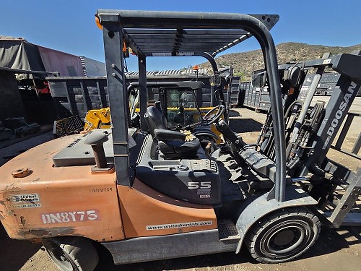 DOOSAN D55C-7 photo 6