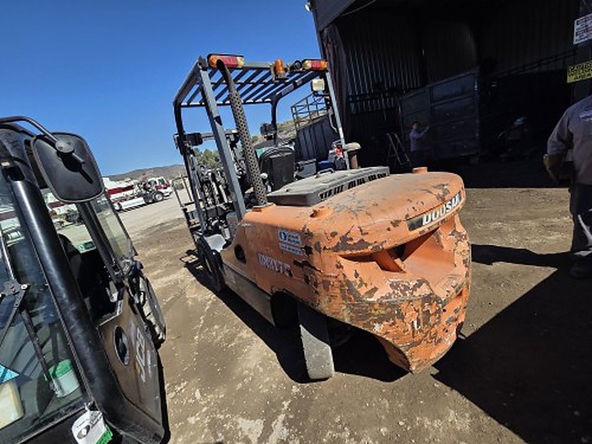 DOOSAN D55C-7 photo 10
