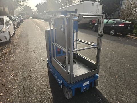 2017 GENIE GR-12 Vertical Lift 12' Elec Self Propelled