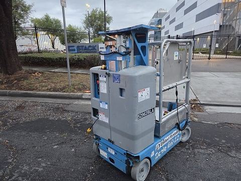 2017 GENIE GR-12 Vertical Lift 12' Elec Self Propelled