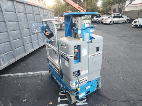 2017 GENIE GR-12 Vertical Lift 12' Elec Self Propelled