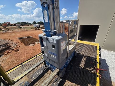 2017 GENIE GR-20 Vertical Lift 18-20' Elec Self Propelled