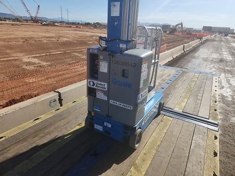 2017 GENIE GR-20 Vertical Lift 18-20' Elec Self Propelled