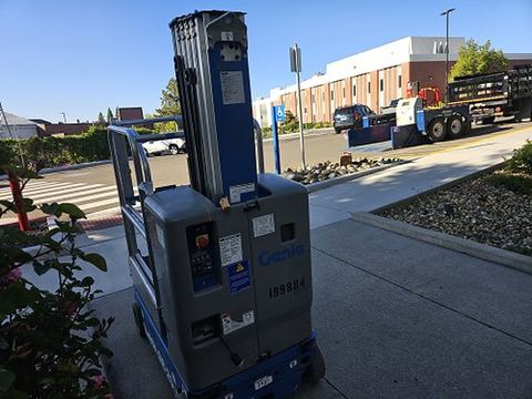2017 GENIE GR-20 Vertical Lift 18-20' Elec Self Propelled