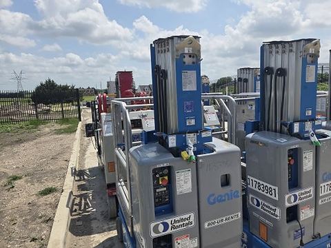 2017 GENIE GR-20 Vertical Lift 18-20' Elec Self Propelled