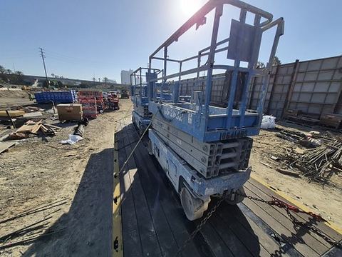 2017 GENIE GS-2632 Scissor Lift 24-26' Electric 30-36" Wide