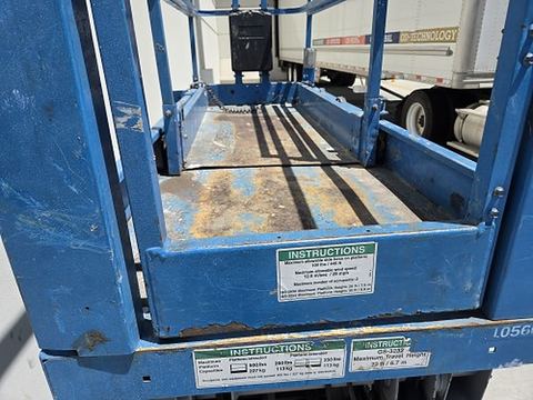 2017 GENIE GS-3232 Scissor Lift 30-33' Electric 32" Wide