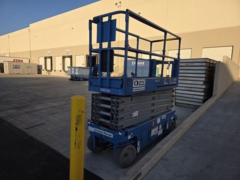 2017 GENIE GS-3232 Scissor Lift 30-33' Electric 32" Wide