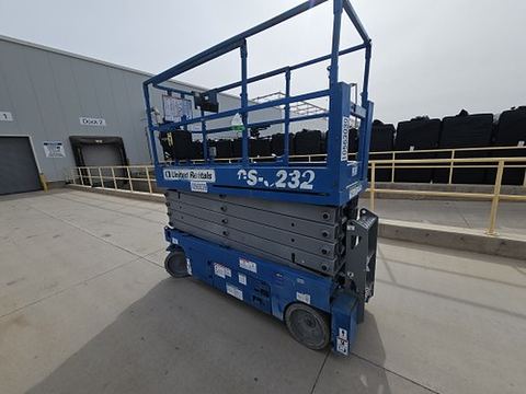 2017 GENIE GS-3232 Scissor Lift 30-33' Electric 32" Wide