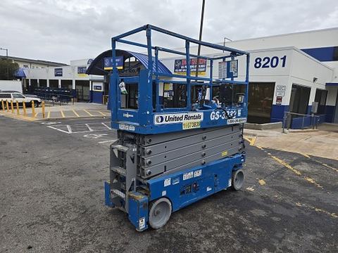 2017 GENIE GS-3232 Scissor Lift 30-33' Electric 32" Wide