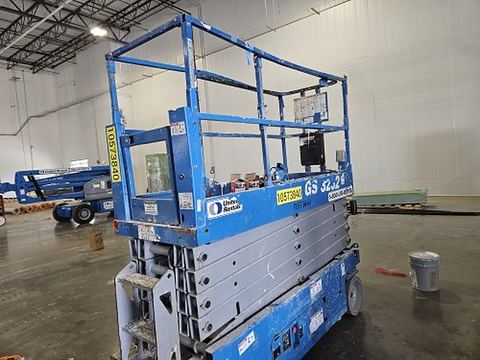 2017 GENIE GS-3232 Scissor Lift 30-33' Electric 32" Wide