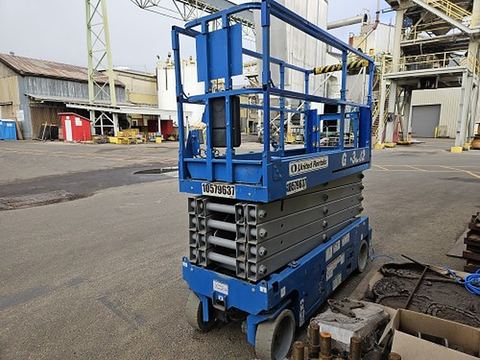 2017 GENIE GS-3232 Scissor Lift 30-33' Electric 32" Wide