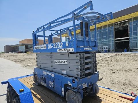 2017 GENIE GS-3232 Scissor Lift 30-33' Electric 32" Wide