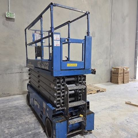 2017 GENIE GS-3232 Scissor Lift 30-33' Electric 32" Wide