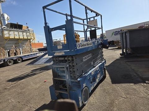 2017 GENIE GS-3232 Scissor Lift 30-33' Electric 32" Wide
