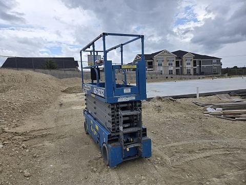 2017 GENIE GS-3232 Scissor Lift 30-33' Electric 32" Wide