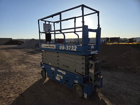 2017 GENIE GS-3232 Scissor Lift 30-33' Electric 32" Wide