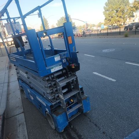 2017 GENIE GS-3232 Scissor Lift 30-33' Electric 32" Wide