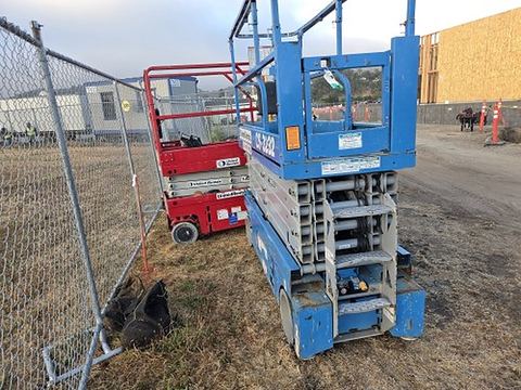 2017 GENIE GS-3232 Scissor Lift 30-33' Electric 32" Wide