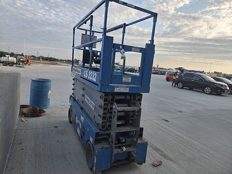 2017 GENIE GS-3232 Scissor Lift 30-33' Electric 32" Wide