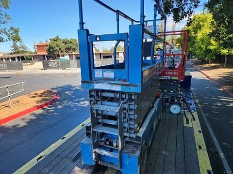 2017 GENIE GS-3232 Scissor Lift 30-33' Electric 32" Wide
