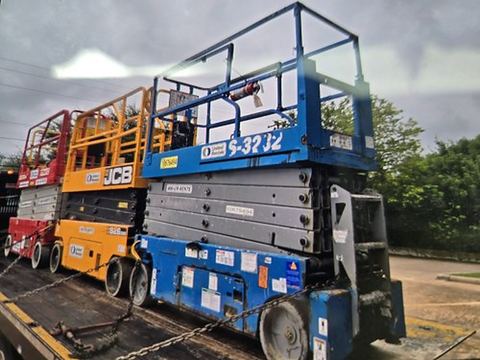 2017 GENIE GS-3232 Scissor Lift 30-33' Electric 32" Wide