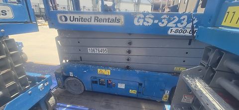 2017 GENIE GS-3232 Scissor Lift 30-33' Electric 32" Wide
