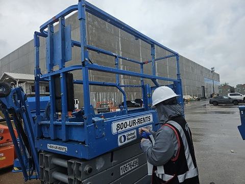 2017 GENIE GS-3232 Scissor Lift 30-33' Electric 32" Wide