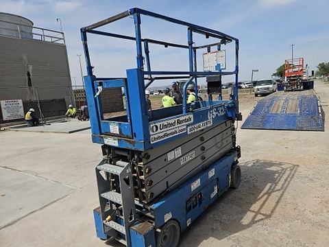 2017 GENIE GS-3232 Scissor Lift 30-33' Electric 32" Wide