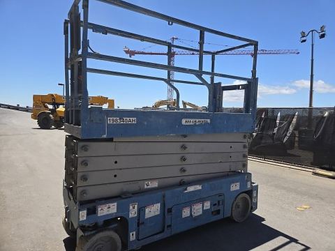 2017 GENIE GS-3232 Scissor Lift 30-33' Electric 32" Wide
