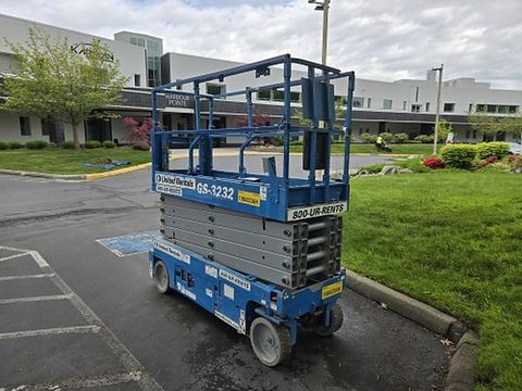 2017 GENIE GS-3232 Scissor Lift 30-33' Electric 32" Wide