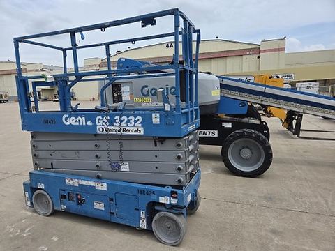 2017 GENIE GS-3232 Scissor Lift 30-33' Electric 32" Wide