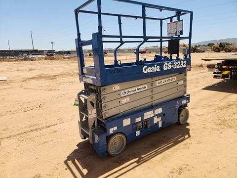 2017 GENIE GS-3232 Scissor Lift 30-33' Electric 32" Wide