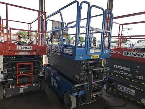 2017 GENIE GS-3246 Scissor Lift 30-35' Electric 46-48" Wide