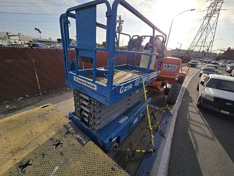 2017 GENIE GS-4047 Scissor Lift 39-40' Electric 45-48"Wide