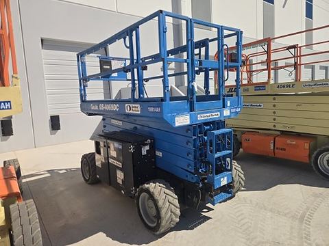 2017 GENIE GS-4069 DC Scissor Lift 39-40' Electric