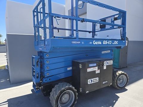 2017 GENIE GS-4069 DC Scissor Lift 39-40' Electric