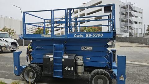 2017 GENIE GS-5390 RT Scissor Lift 50-59' Ic 4Wd