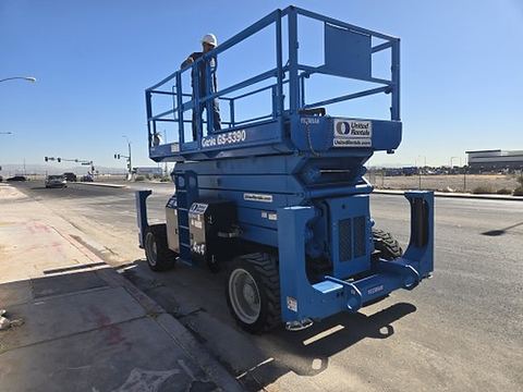 2017 GENIE GS-5390 RT Scissor Lift 50-59' Ic 4Wd