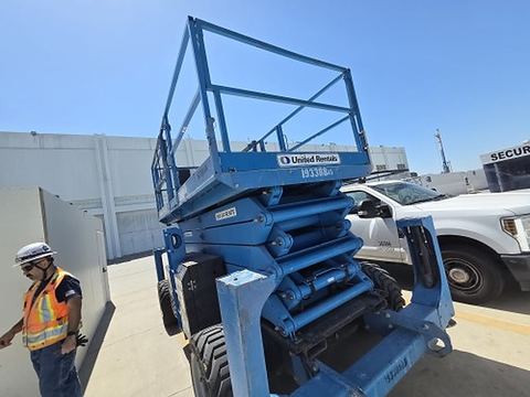 2017 GENIE GS-5390 RT Scissor Lift 50-59' Ic 4Wd