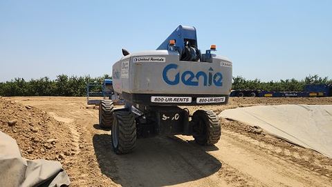 2017 GENIE S-60X Boom 60-64' Telescopic