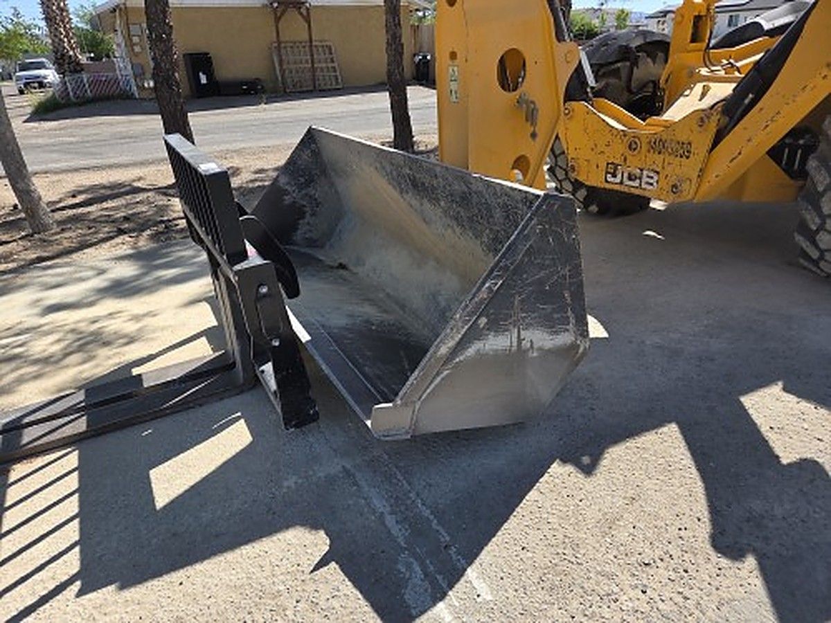 JLG 1.5 CU YD photo 4